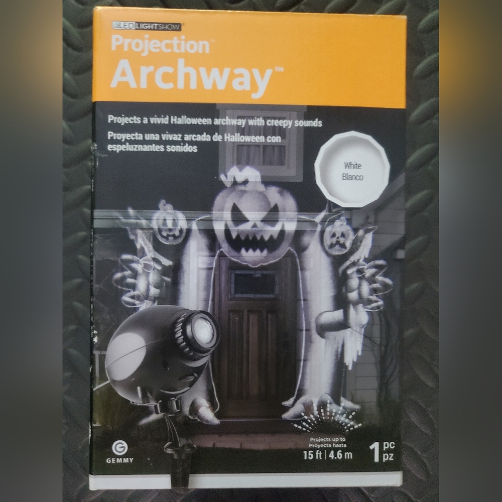 NIB Lighted Halloween Archway Decoration.